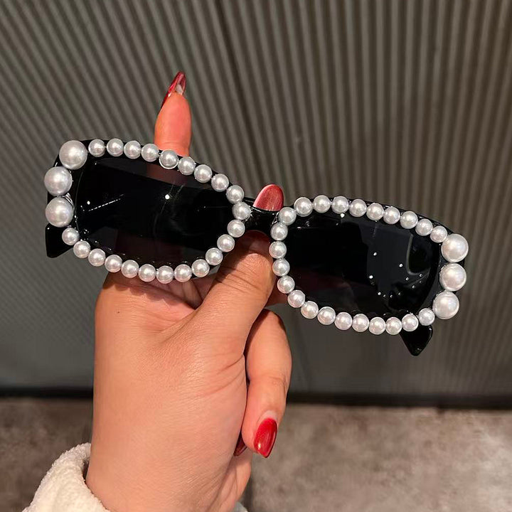 Dame moteriktig solbrille med luksuriøs perleinnfatning Skanto
