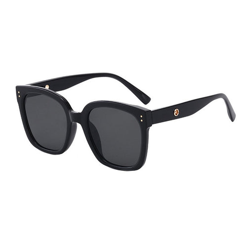 Dame moteriktig solbrille i trendy design Skanto