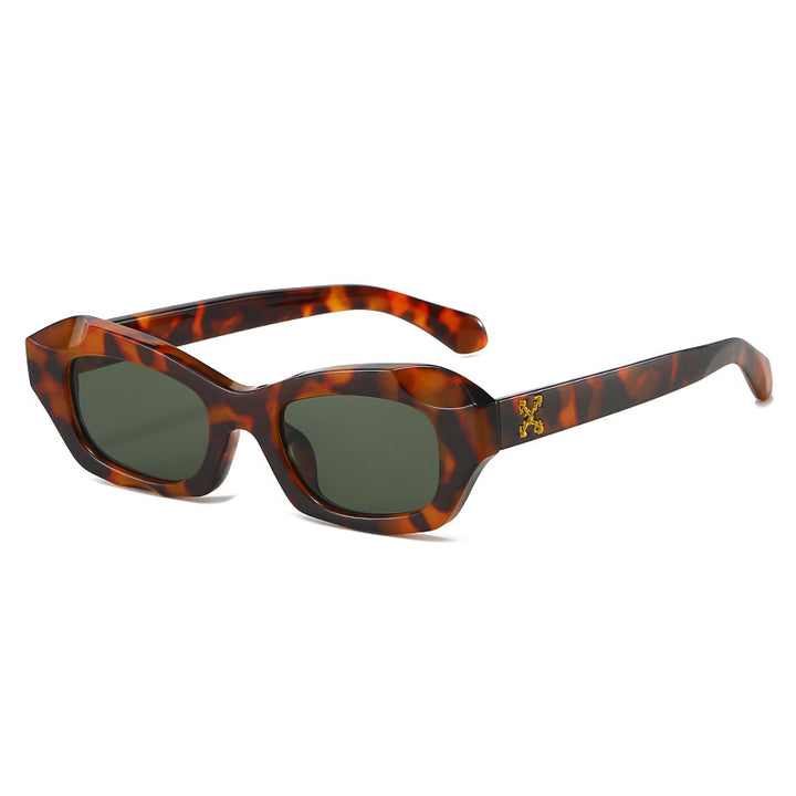 Dame moteriktig solbrille i innovativt design Skanto