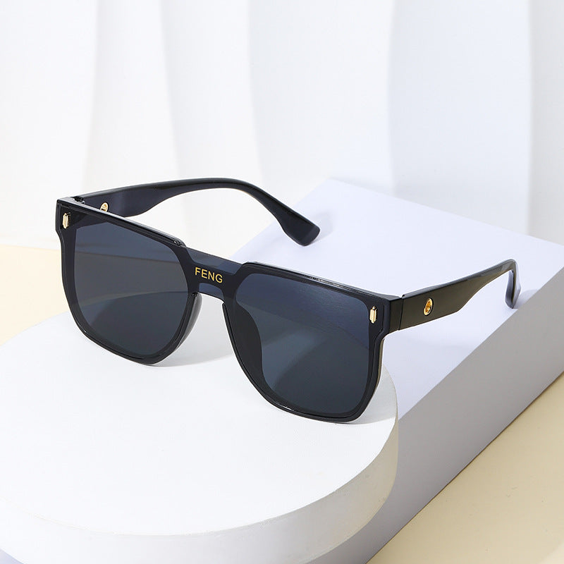 Damen moteriktig solbrille i trendy, geometrisk design Skanto