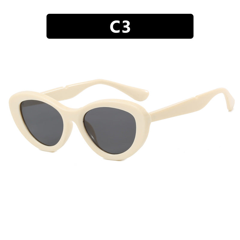 Women's Cat-Eye Sunglasses with Stylish Plastic Frame and Polarized Lenses Skanto
