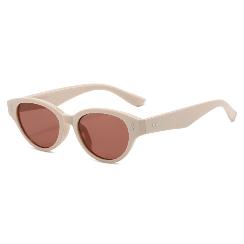 Dame Cat-Eye solbriller med retro-inspirert rammestruktur Skanto