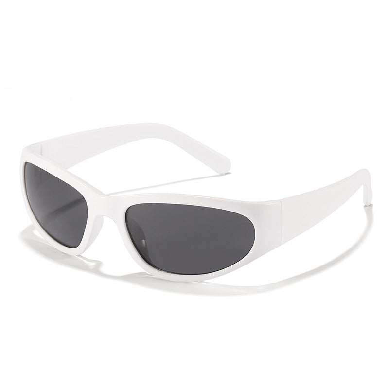 Dame moteriktig solbrille i futuristisk stil Skanto