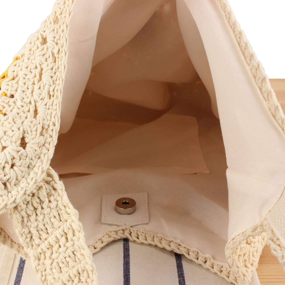 Hand-knotted tote bags with floral crochet patterns Skanto