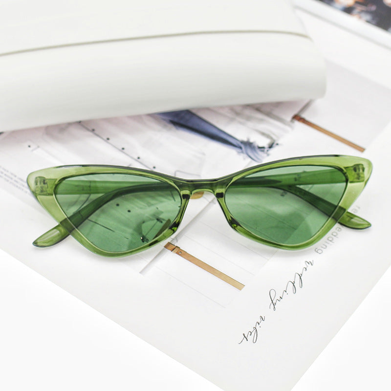 Dame Cat-Eye solbriller med nøye designet ramme Skanto
