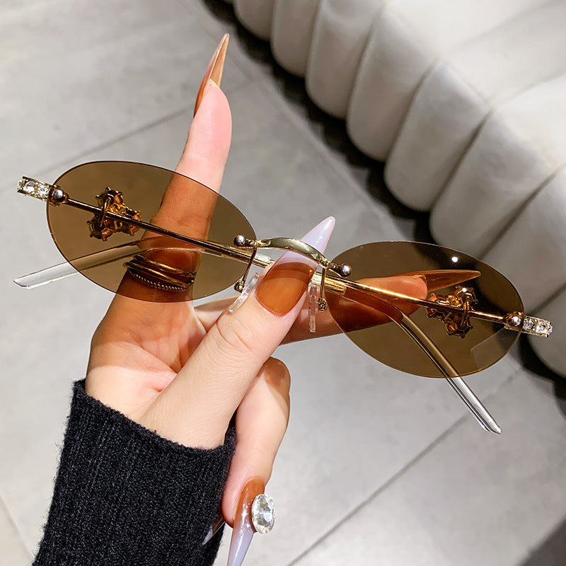 Dame elegant solbrille med geometrisk ramme Skanto