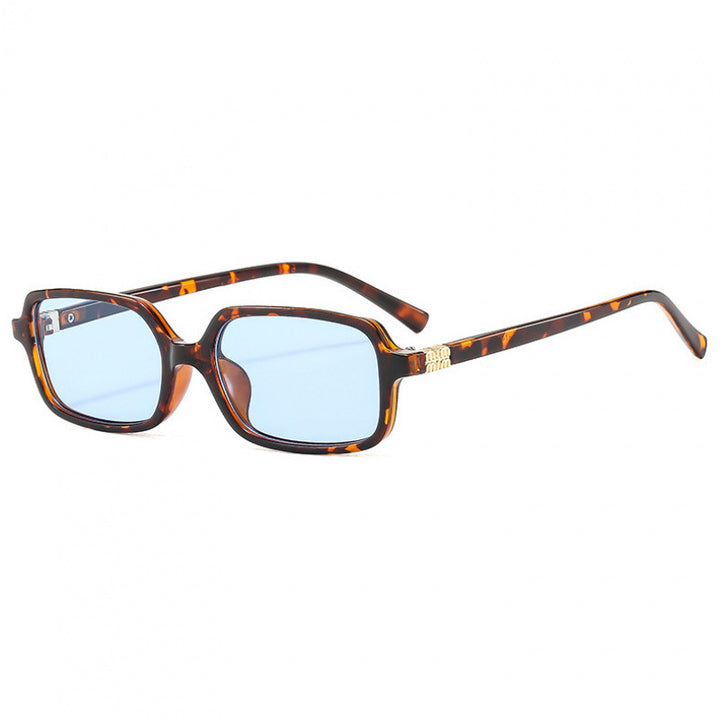 Dame moteriktig lesebrille i moderne kvadratisk design Skanto
