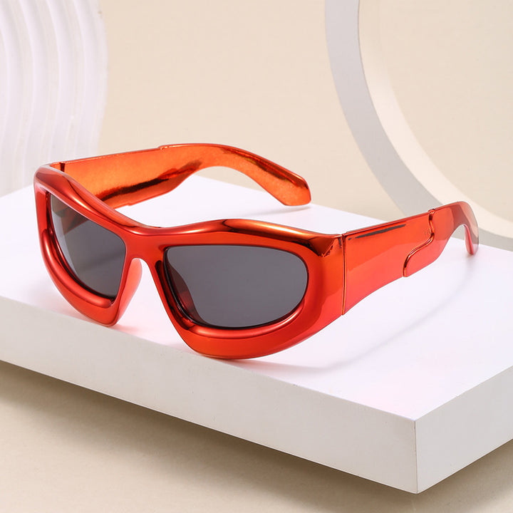 Dame Sportslig Solbrille med robust, geometrisk rammendesign Skanto