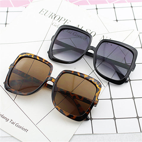 Dame Geometrisk Solbrille i moderne design Skanto