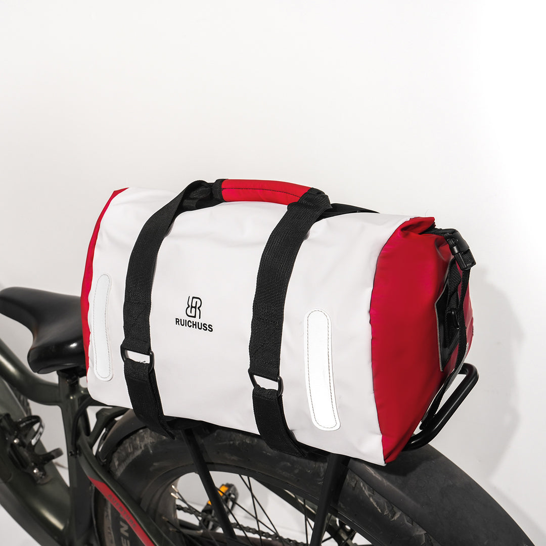 Sporty fitness duffel bag with reflective accents Skanto