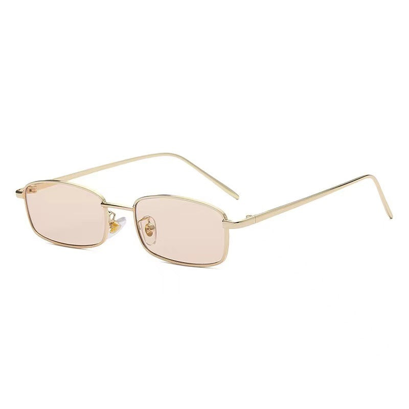 Dame eksklusiv solbrille med iøynefallende skilpadde mønster og robust ramme Skanto