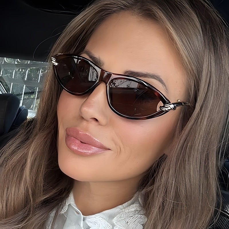 Women's Cat-Eye Sunglasses with Elegant Metal Frame and Protective UV Filter Skanto