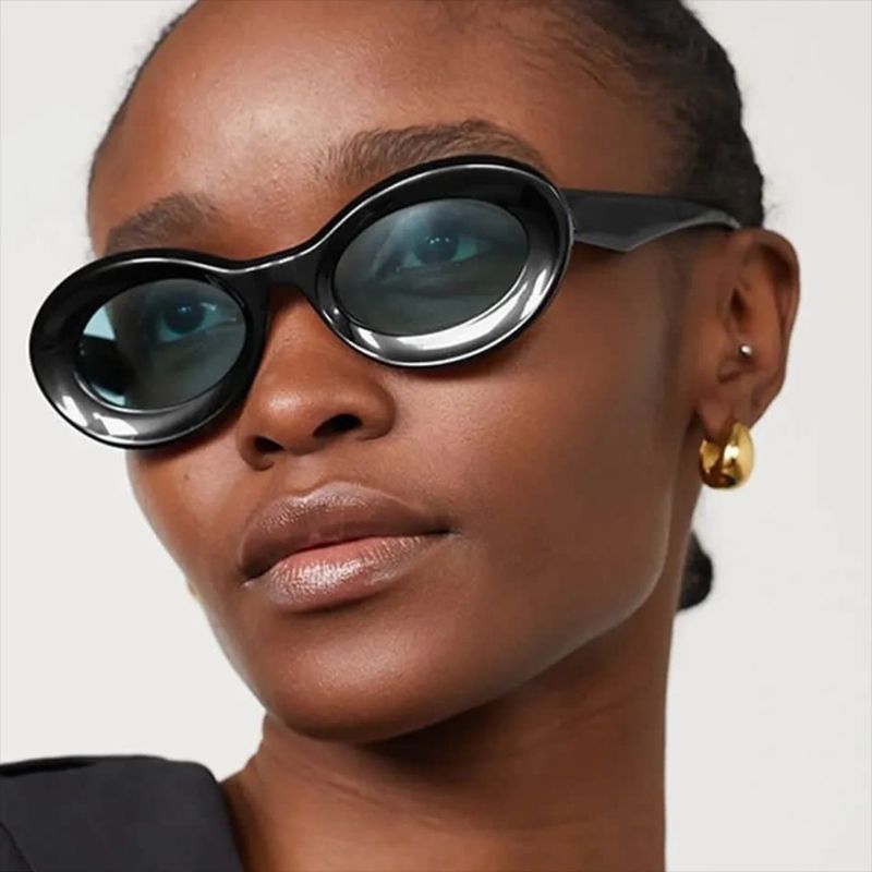 Women's oval sunglasses with modern lenses Skanto