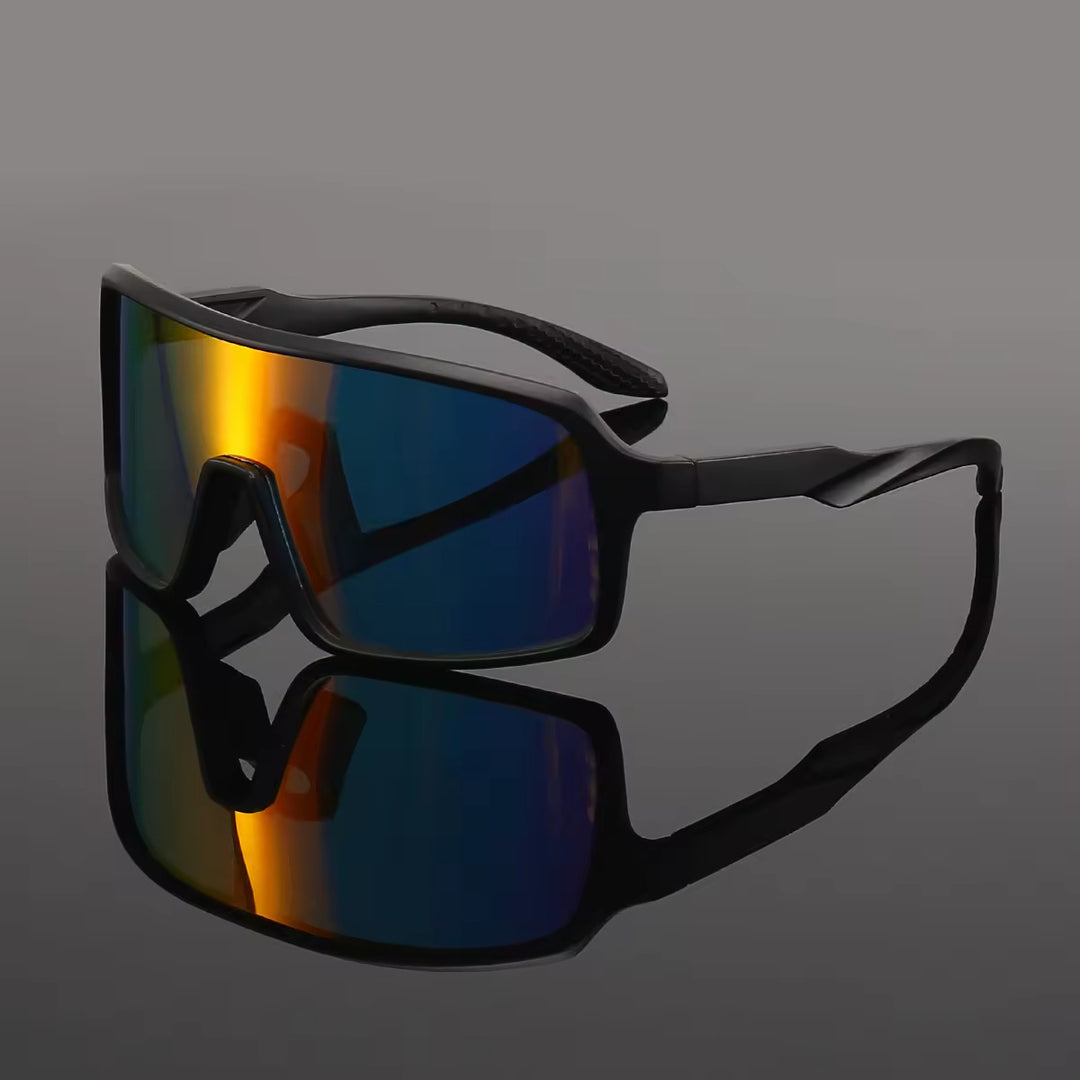 Dame fashion solbrille i futuristisk design med store glass Skanto