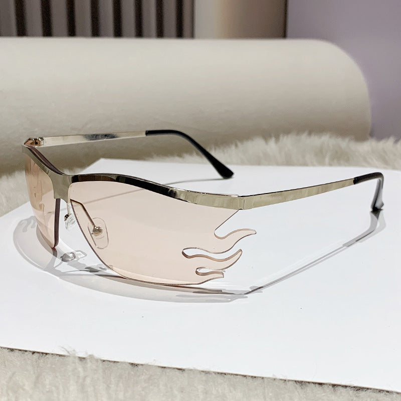 Damer futuristisk solbrille med elegant gjennomsiktig ramme Skanto