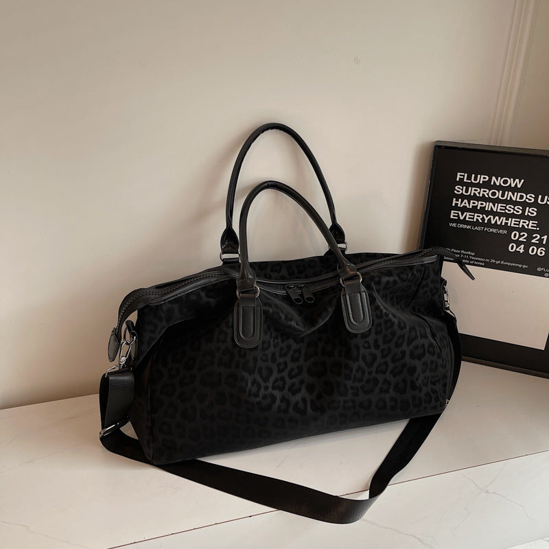 Elegant Reisetasche med Innovativt Leopardmønster Skanto
