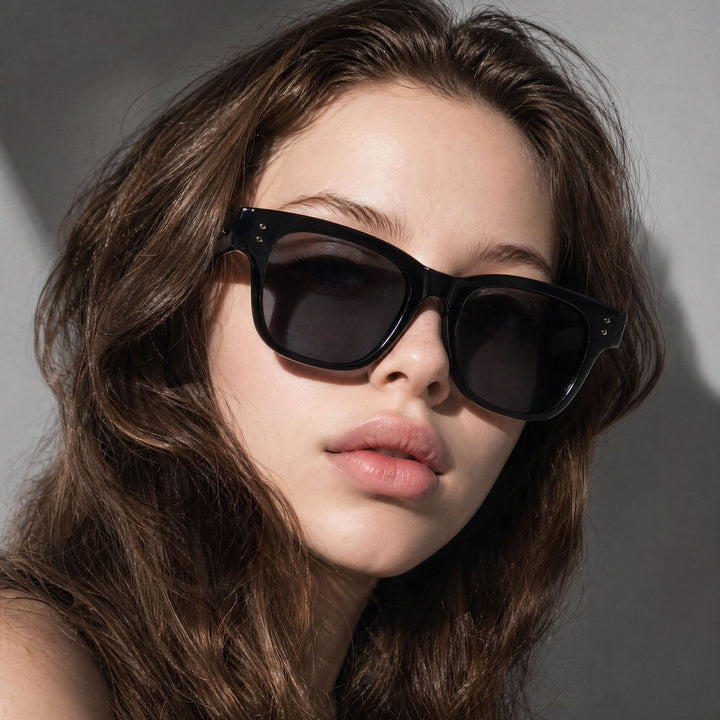 Dame kvadratisk solbrille med komfortabel passform og stilfullt design Skanto