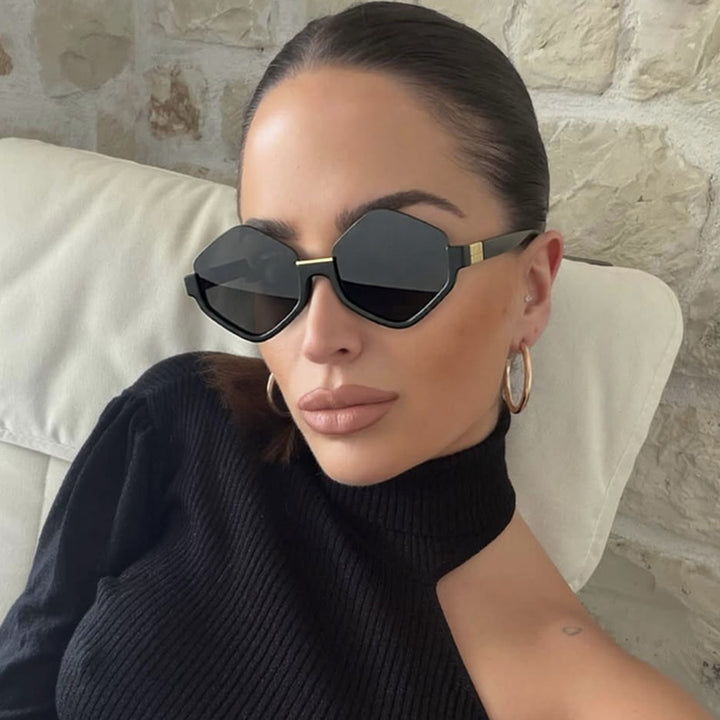 Women's fashionable sunglasses with trendy hexagonal frame and protective lenses Skanto