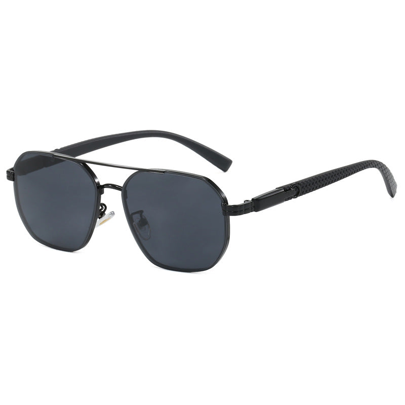 Dame moteriktig solbrille med stilige aksenter Skanto