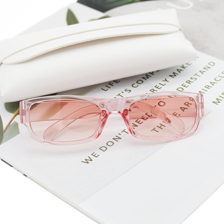 Dame moteriktig solbrille i stilrent rektangulært design Skanto