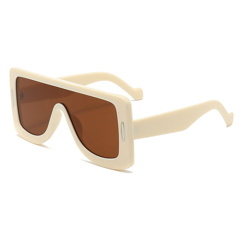 Dame oversized solbriller i moderne Bauhaus-stil Skanto