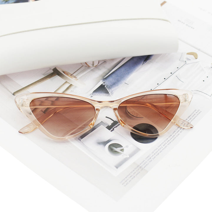 Dame Cat-Eye solbriller med nøye designet ramme Skanto