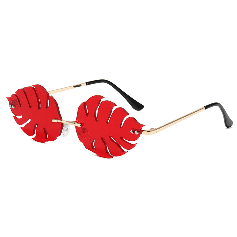 Dama moteriktig solbrille med markant bladerdesign Skanto