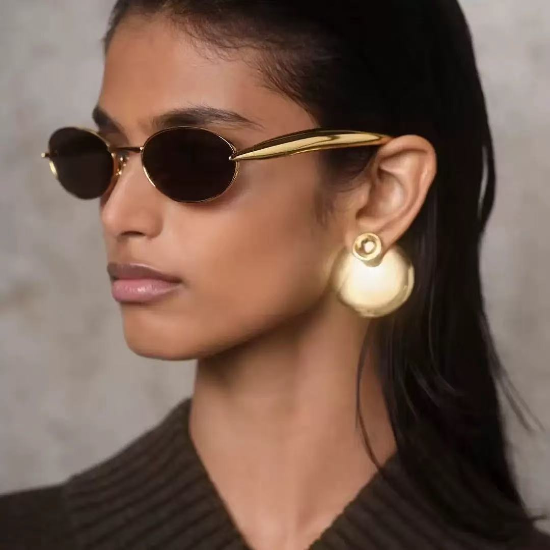 Dame moteriktig Oversized-solbrille med elegant design Skanto