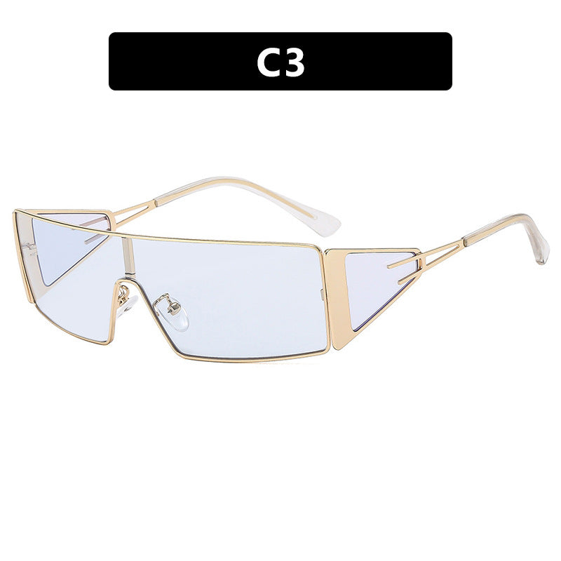 Dame geometrisk solbrille med futuristisk design og slitesterk ramme Skanto