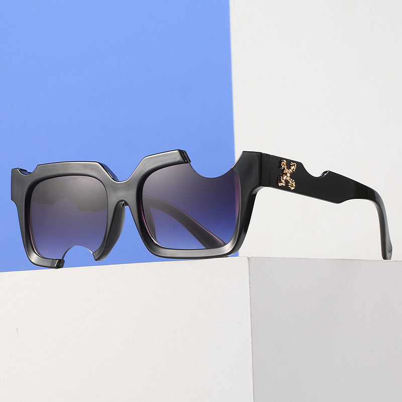 Damer moderne, geometrisk solbrille med eksepsjonell ramme Skanto