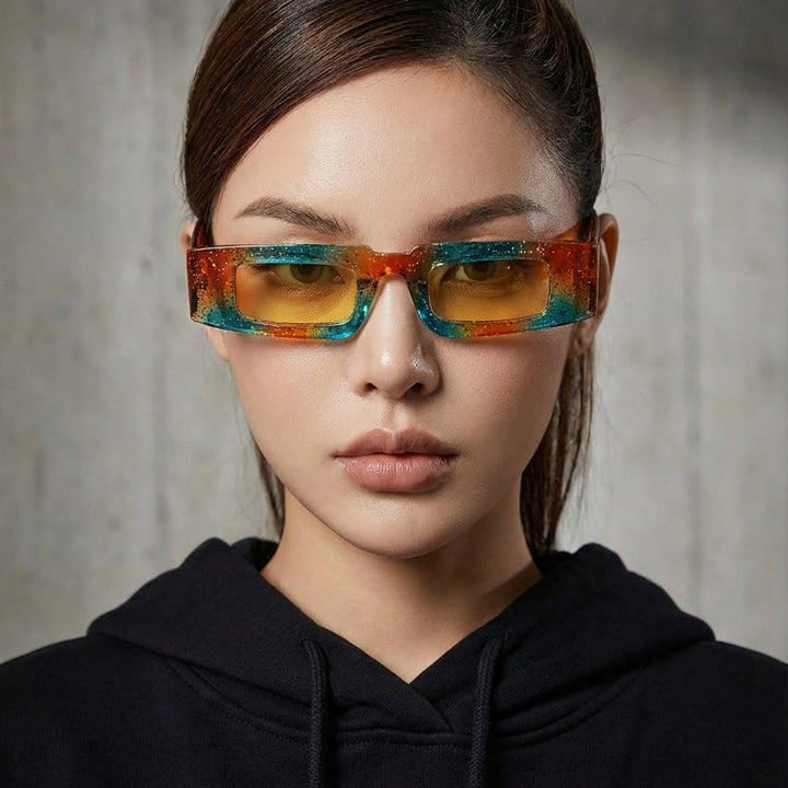 Dame moteriktig geometrisk solbrille med gjennomsiktig ramme og polariserte glass Skanto