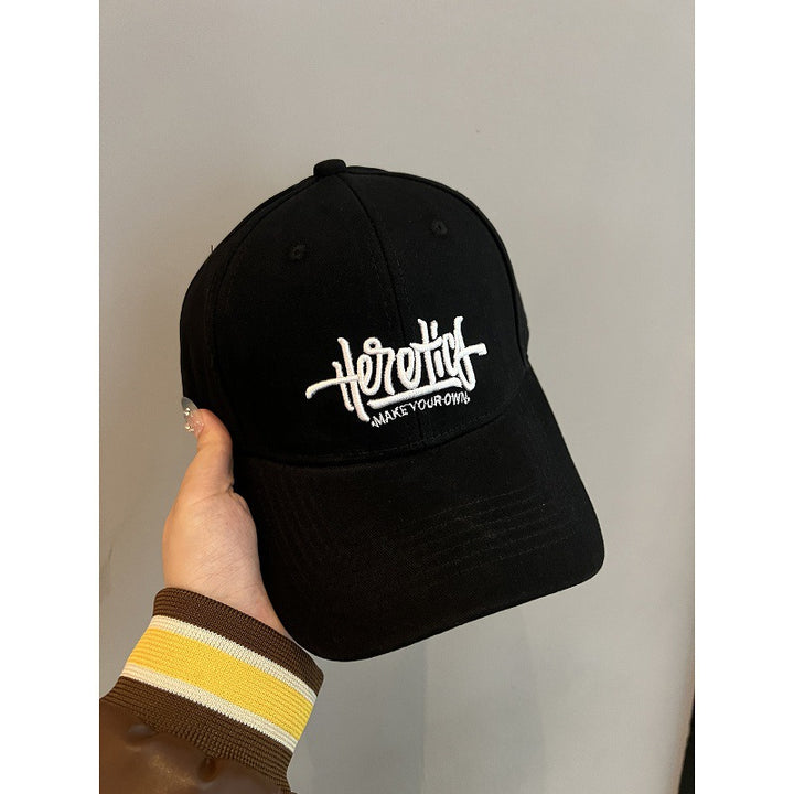 Herrejusterbar brodert caps Skanto