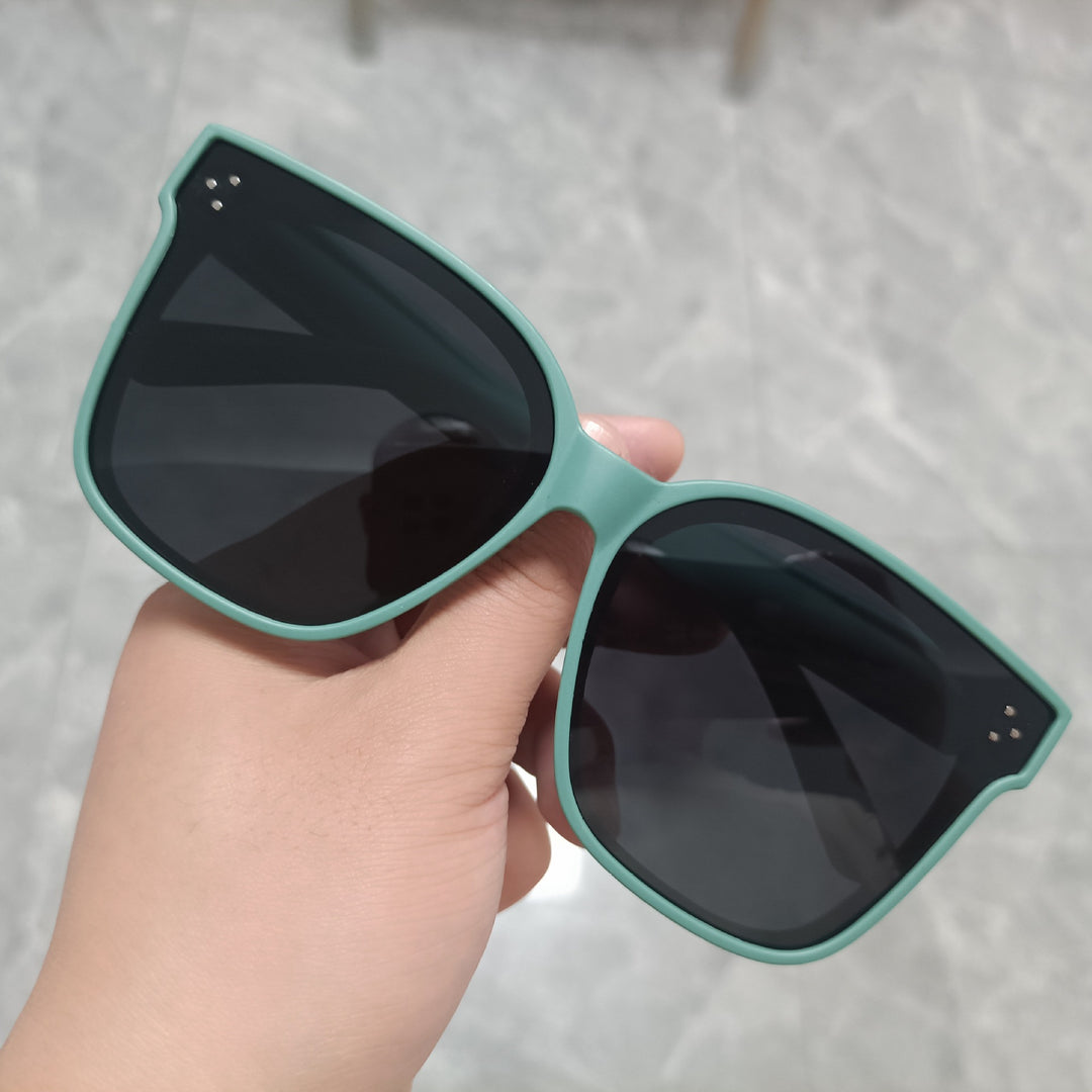 Damer oversized solbriller i moderne design Skanto