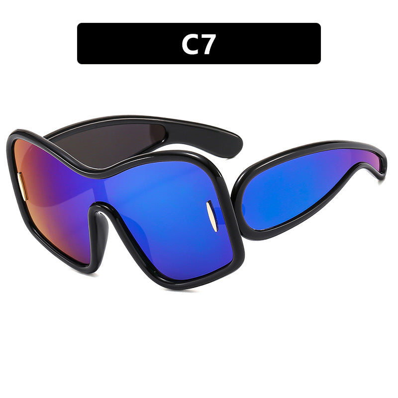 Women's futuristic sunglasses with extra-wide design and protective UV filter Skanto