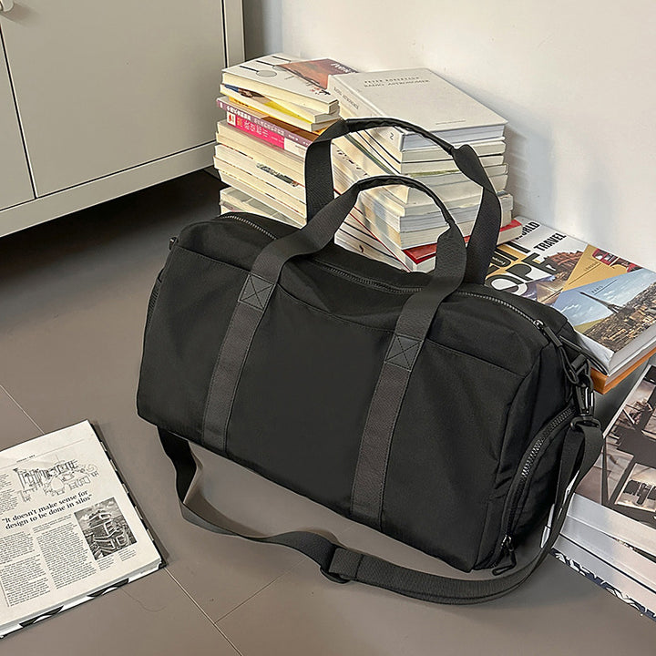 Sporty reise bag med forsterket bæresystem og sikkert innvendig rom Skanto