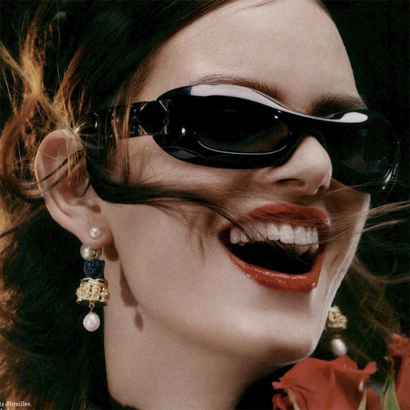 Women's retro-inspired sunglasses with stylish frame and UV protection Skanto