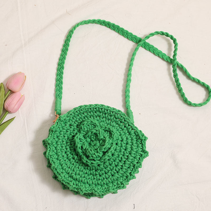 Hand-crocheted crossover bag with floral details Skanto