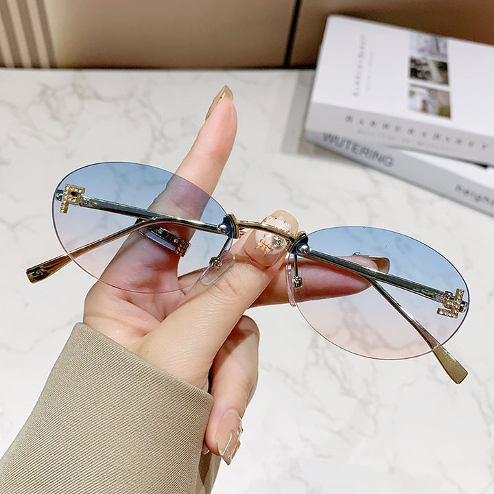 Dame Modische solbrille med innovativt design og komfortabel ramme Skanto