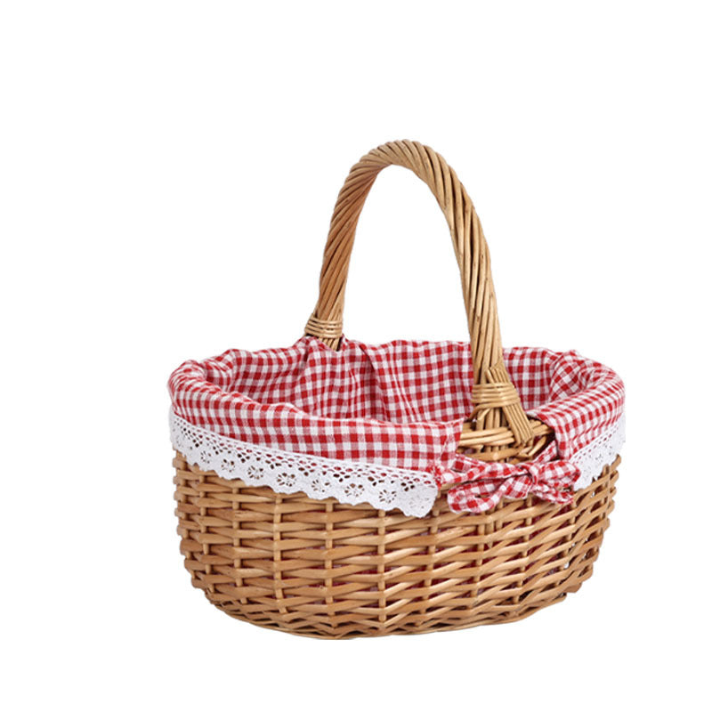Kvinne flette piknik kurv med romantisk gingham fòring Skanto