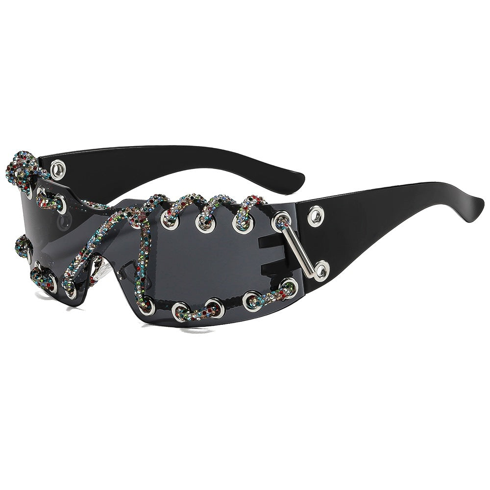 Dame solbrille med unikt snøringdesign Skanto