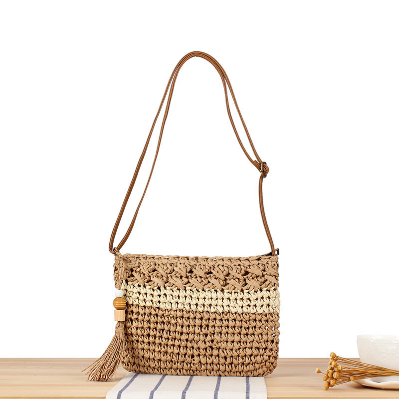 Practical shoulder bag made of braided natural material Skanto