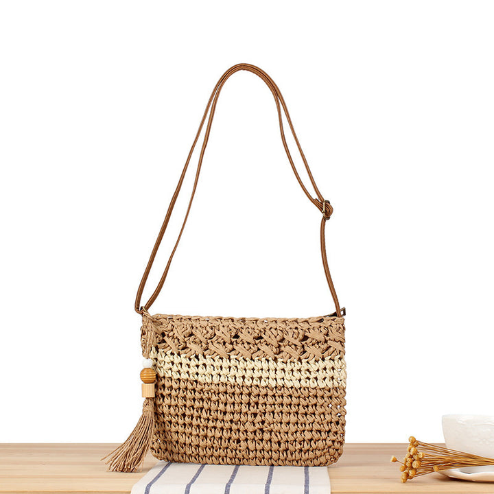 Practical shoulder bag made of braided natural material Skanto