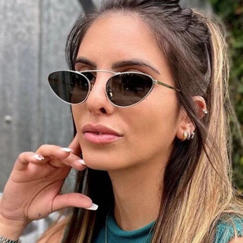 Women's trendy Cat-Eye sunglasses with slim metal frame Skanto