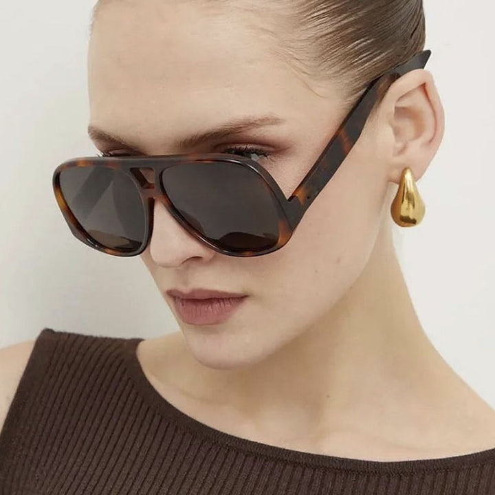 Dame moted sport-solbrille med robust ramme og UV-beskyttelse Skanto