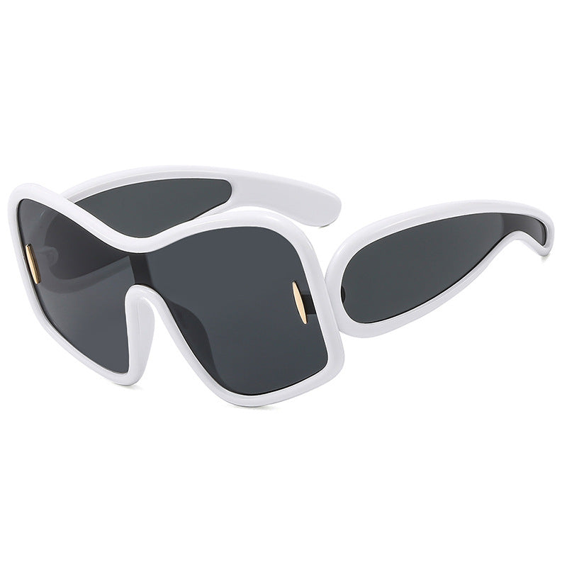 Women's futuristic sunglasses with extra-wide design and protective UV filter Skanto