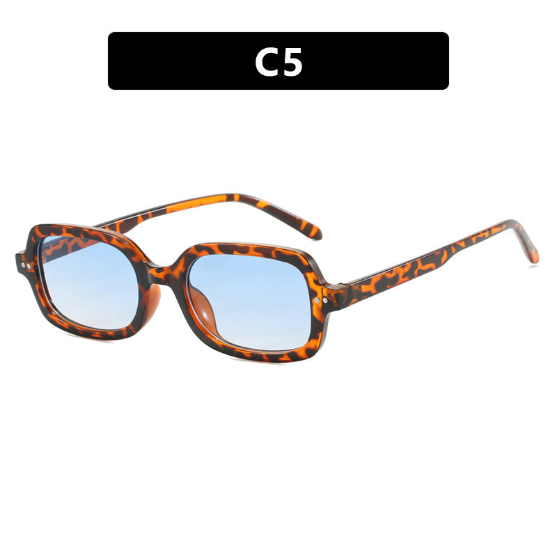 Dame moteriktig solbrille med unik skilpaddeskallramme Skanto