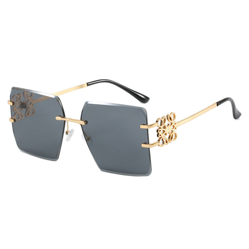 Women's fashionable sunglasses with extraordinary design and gold accents Skanto