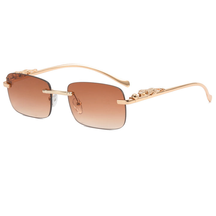 Dame designer solbrille med fin metallramme og luksuriøse detaljer Skanto