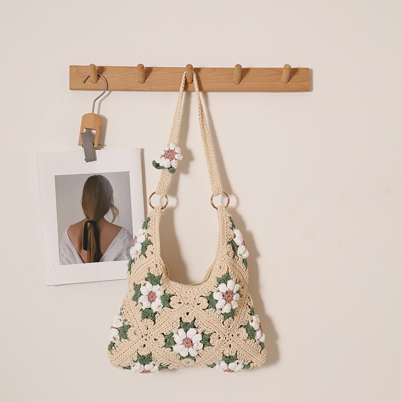 Handmade crochet bag in floral design Skanto