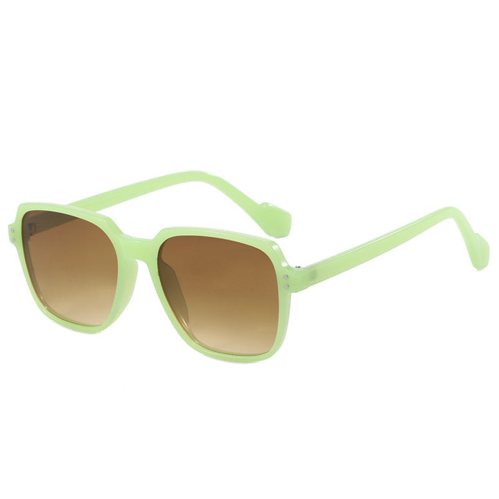 Dame moteriktig solbrille med kraftige, rektangulære linser Skanto